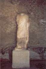 Statue, Gymnasium.